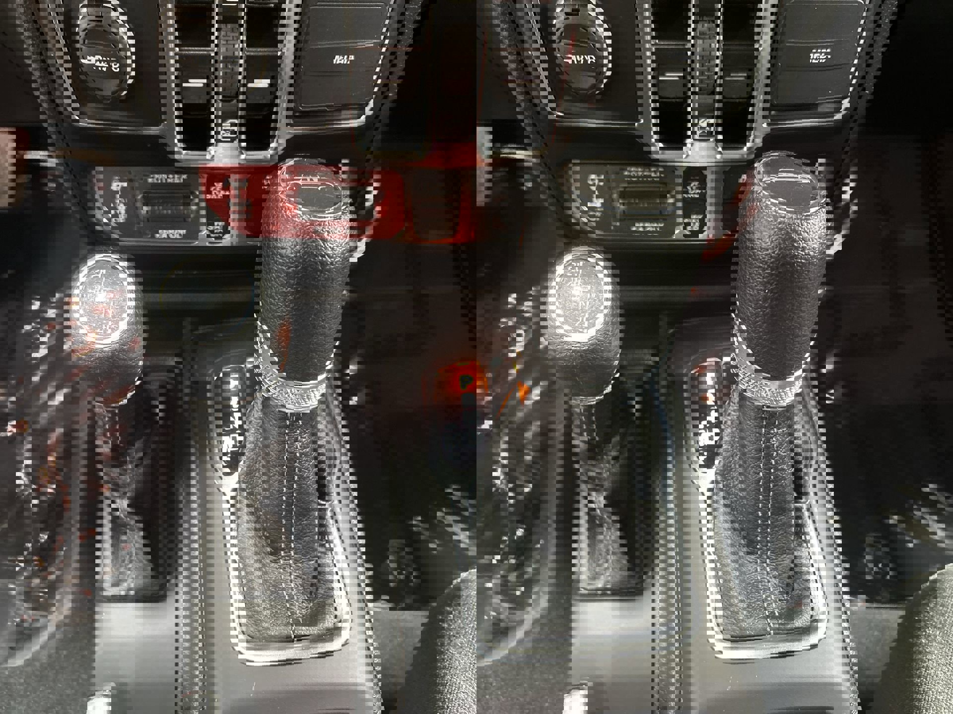 Used 2024 Jeep Gladiator Rubicon w/ Convenience Group image 17