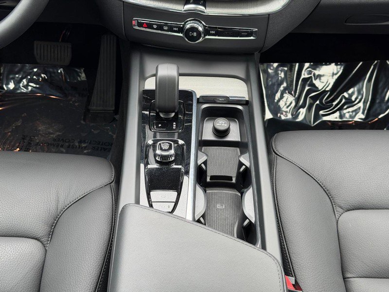 Certified 2025 Volvo XC60 B5 Plus w/ Climate Package AWD/4WD image 15