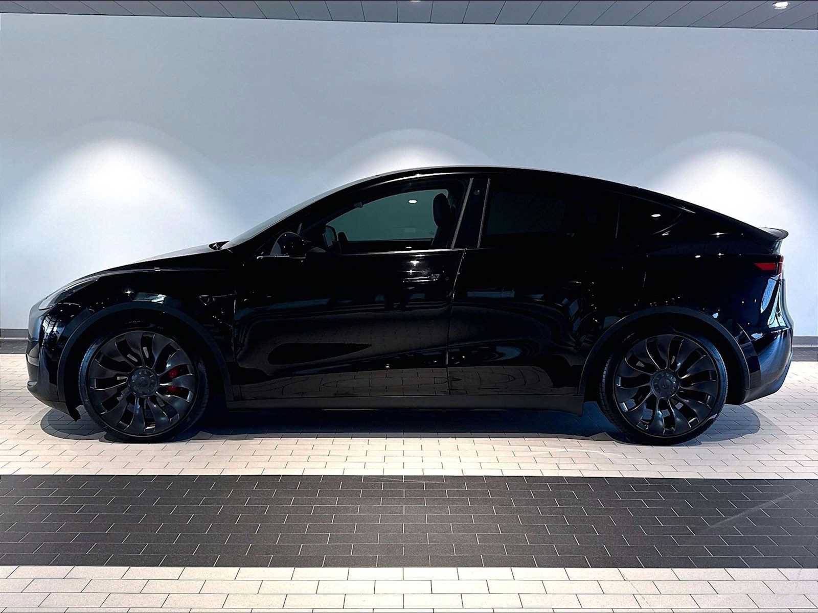 Used 2022 Tesla Model Y Performance AWD/4WD image 2