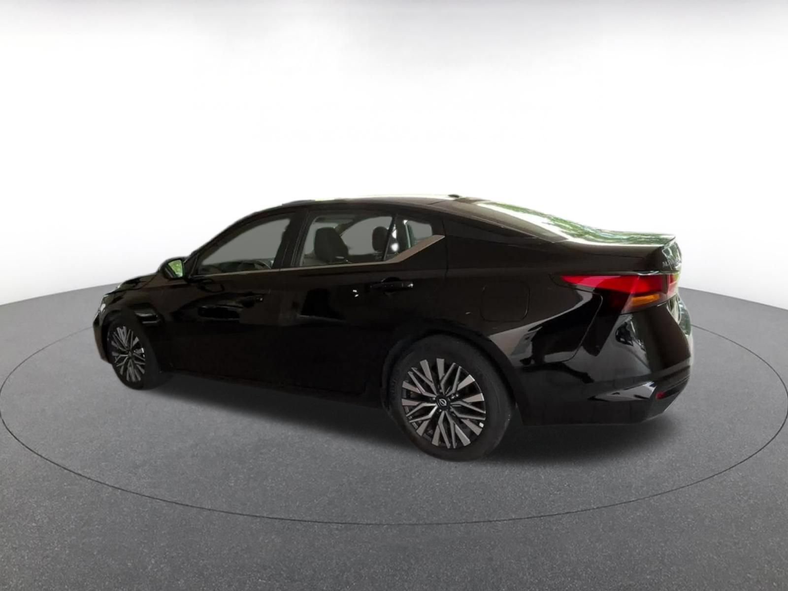 Used 2026 Nissan Altima 2.5 SV FWD image 9