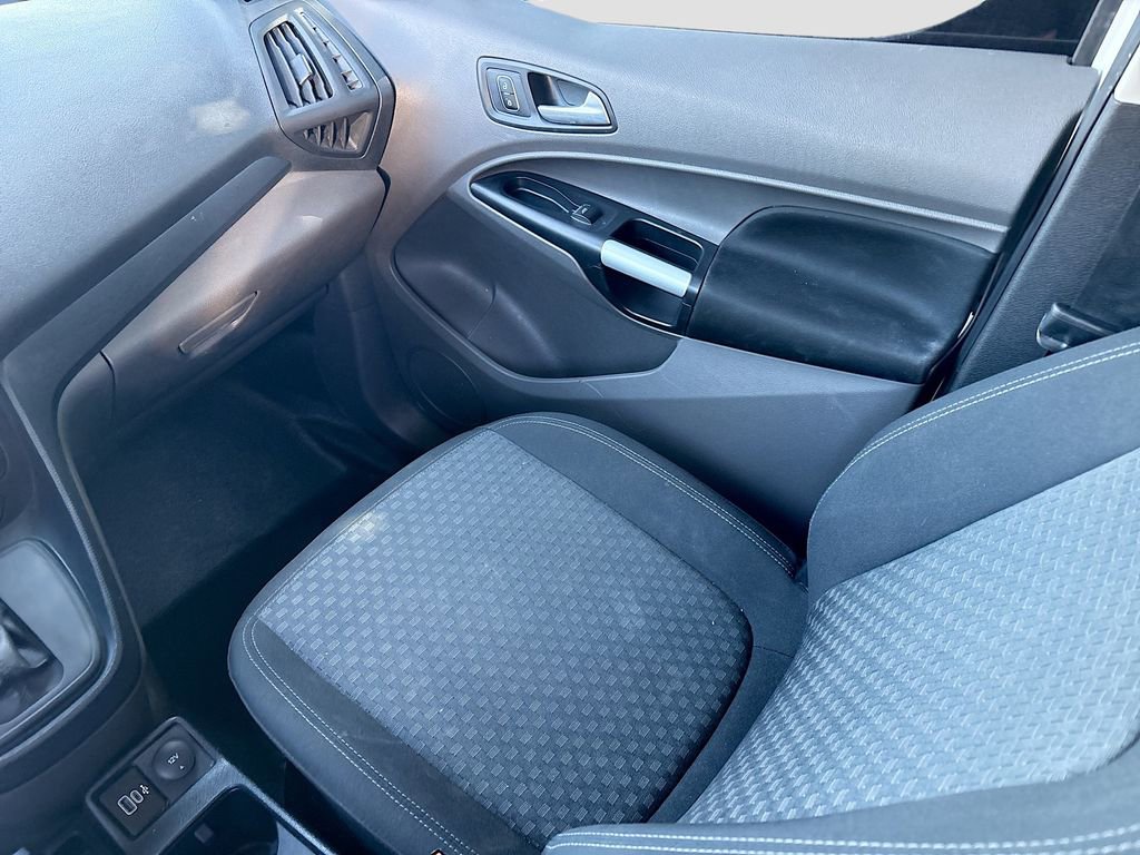 Used 2023 Ford Transit Connect XLT image 21