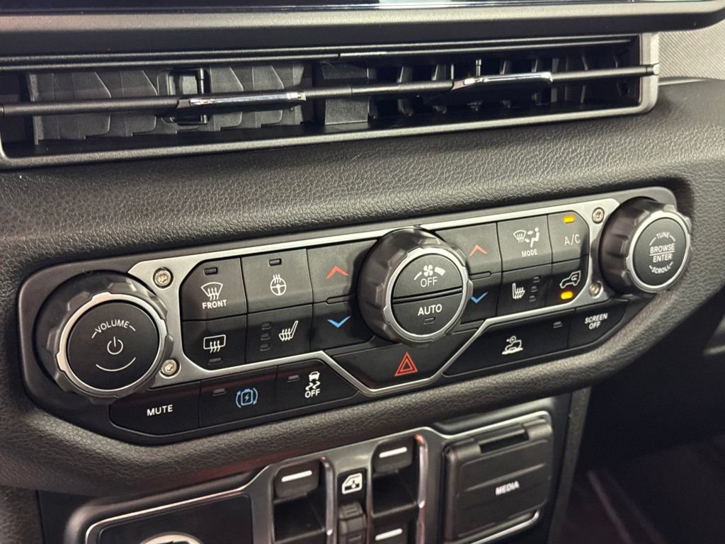 Certified 2024 Jeep Wrangler Unlimited AWD/4WD image 25