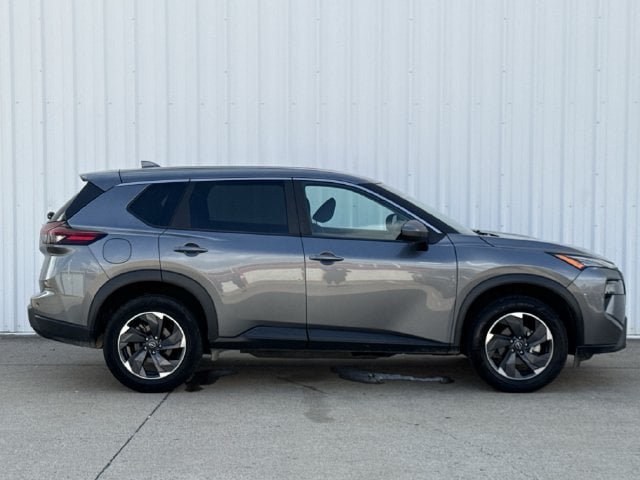 Used 2024 Nissan Rogue SV FWD image 3