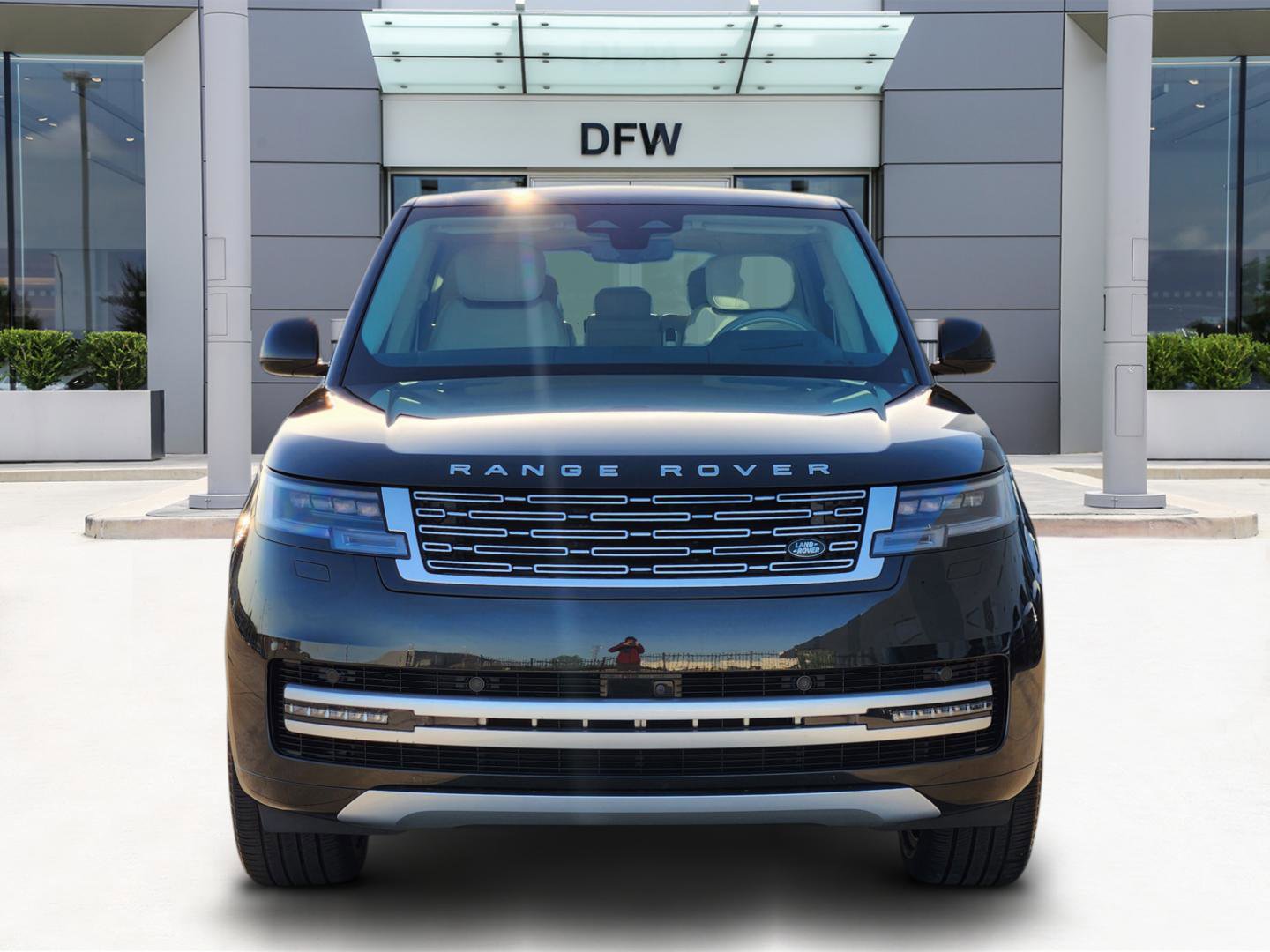 Certified 2024 Land Rover Range Rover Long Wheelbase Autobiography image 2