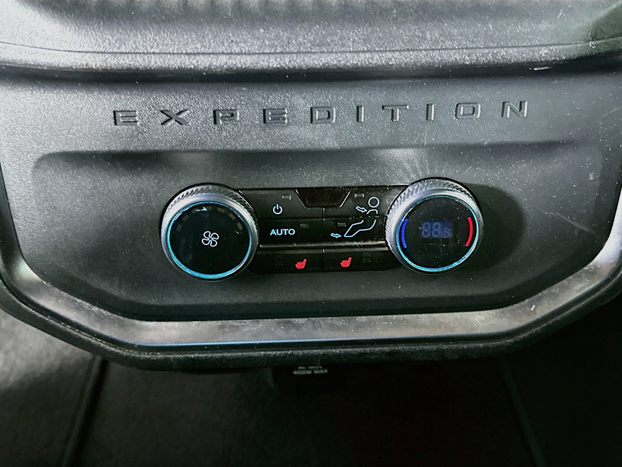 Used 2025 Ford Expedition Max Platinum w/ Stealth Performance Package AWD/4WD image 29