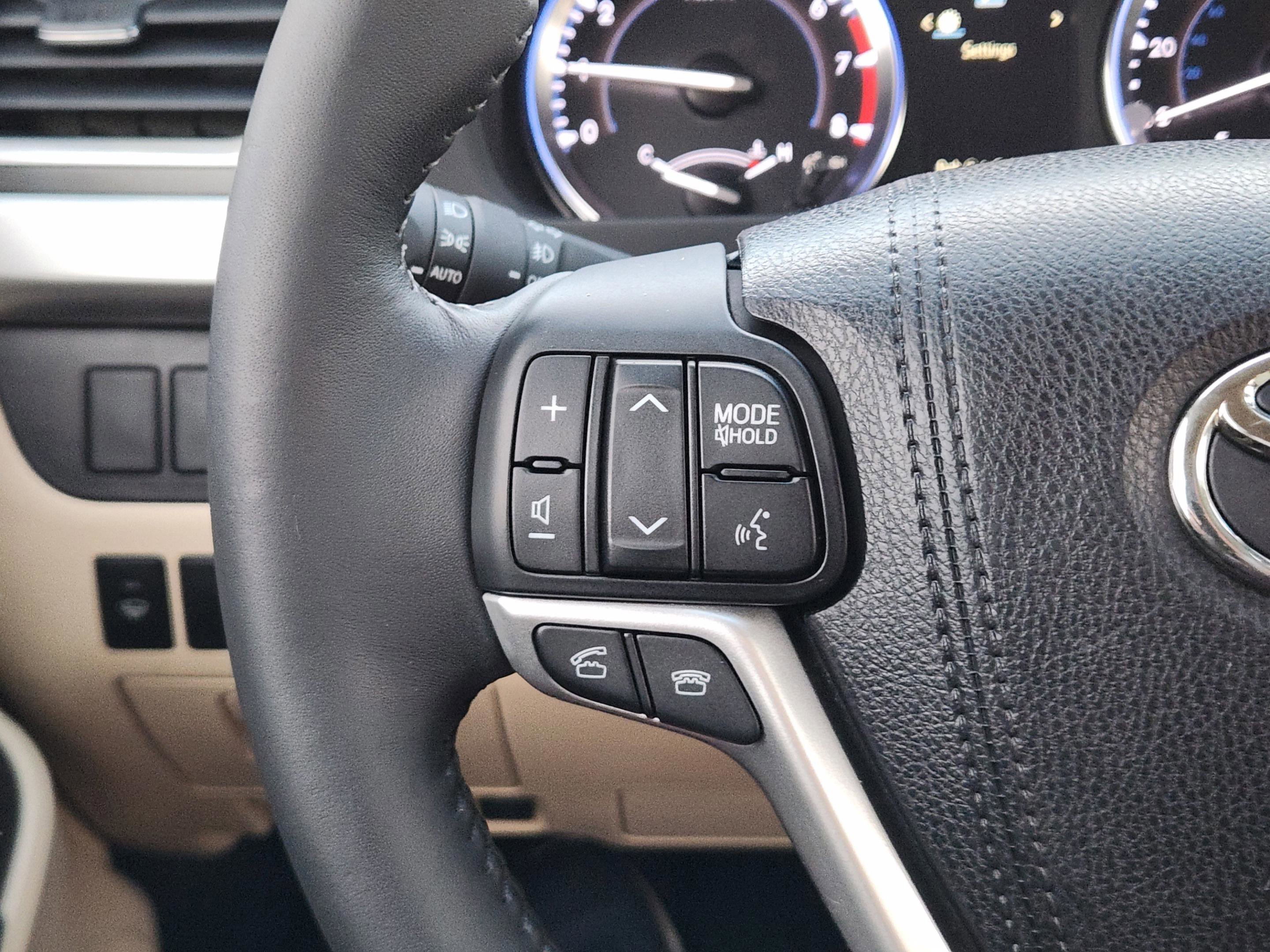 Used 2015 Toyota Highlander XLE image 22