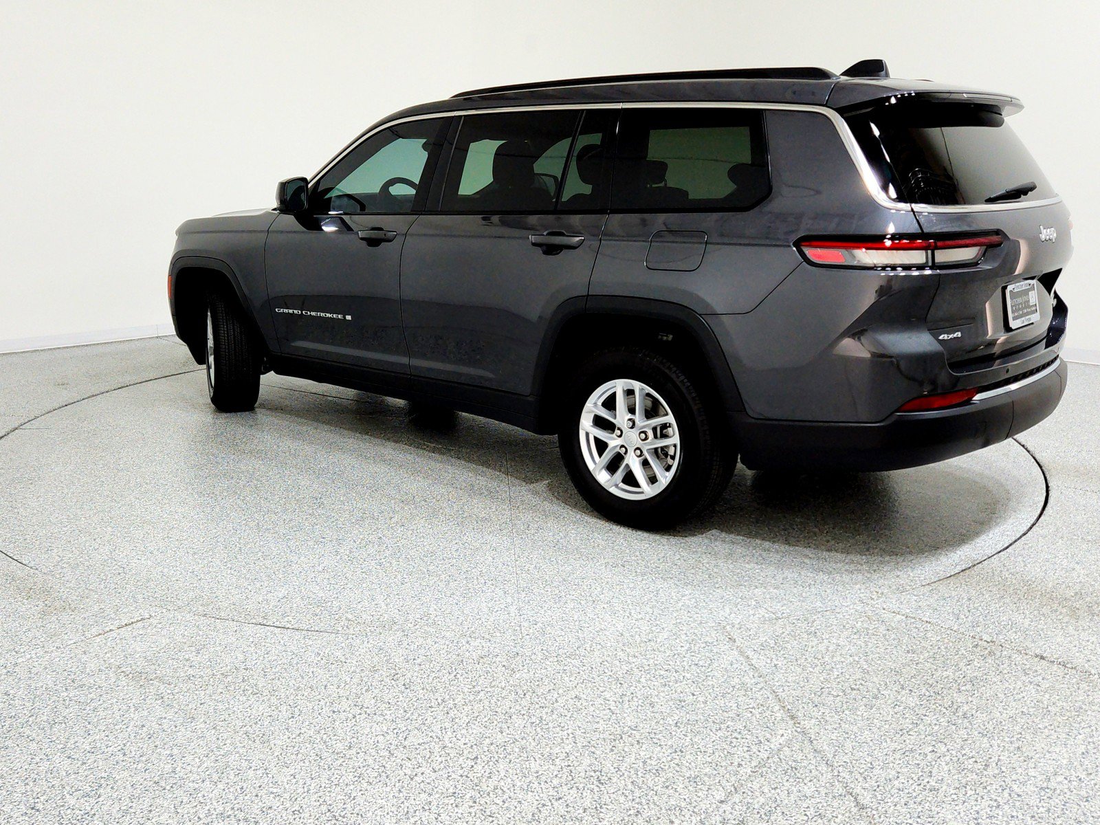 Used 2025 Jeep Grand Cherokee L Laredo w/ Luxury Tech Group I image 8