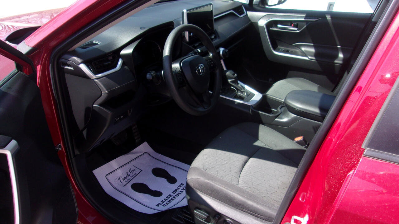Used 2023 Toyota RAV4 XLE image 3