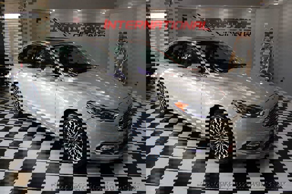 Used 2017 Ford Fusion SE image 2