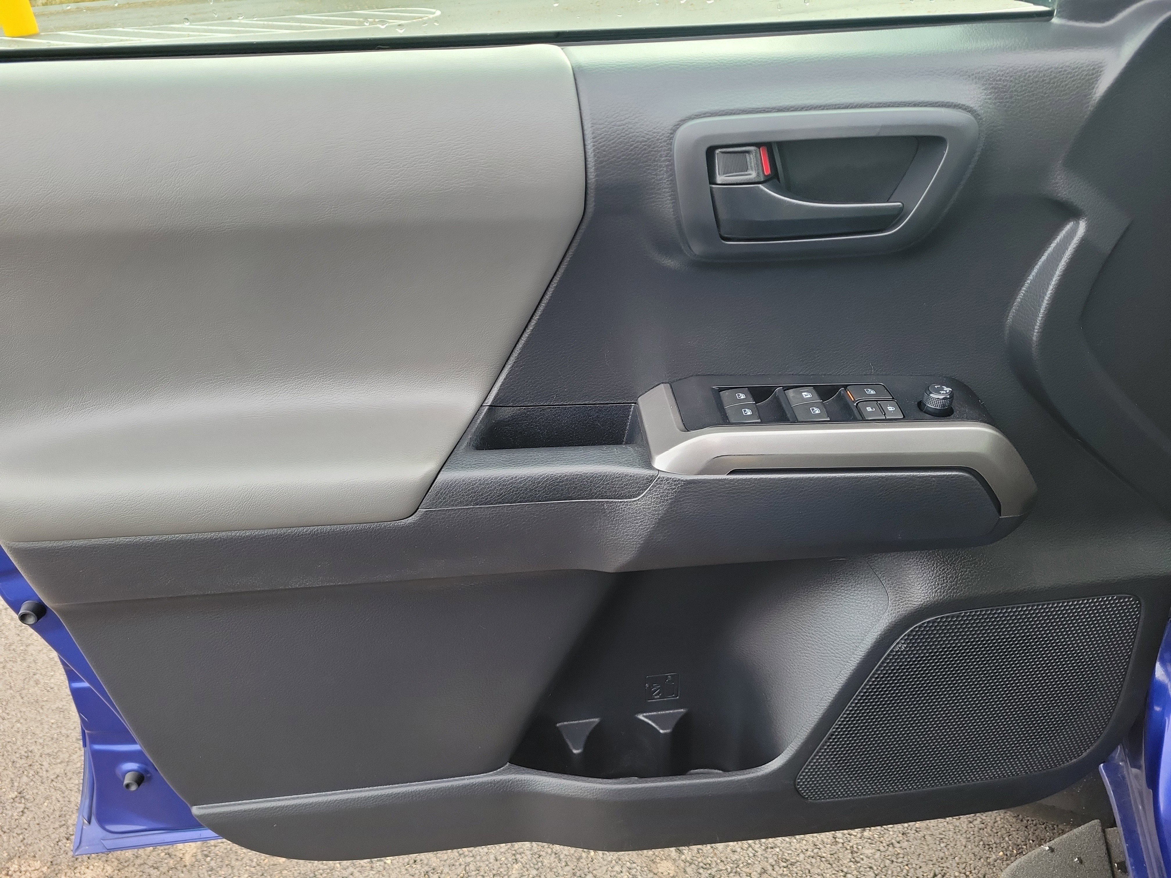 Used 2022 Toyota Tacoma SR5 image 16