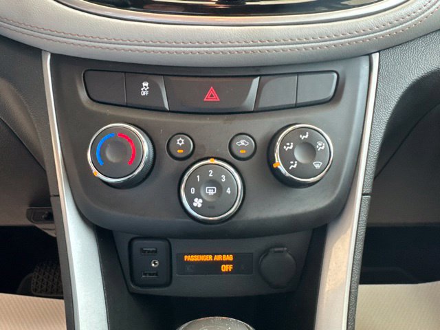 Used 2022 Chevrolet Trax LT w/ LT Convenience Package AWD/4WD image 18