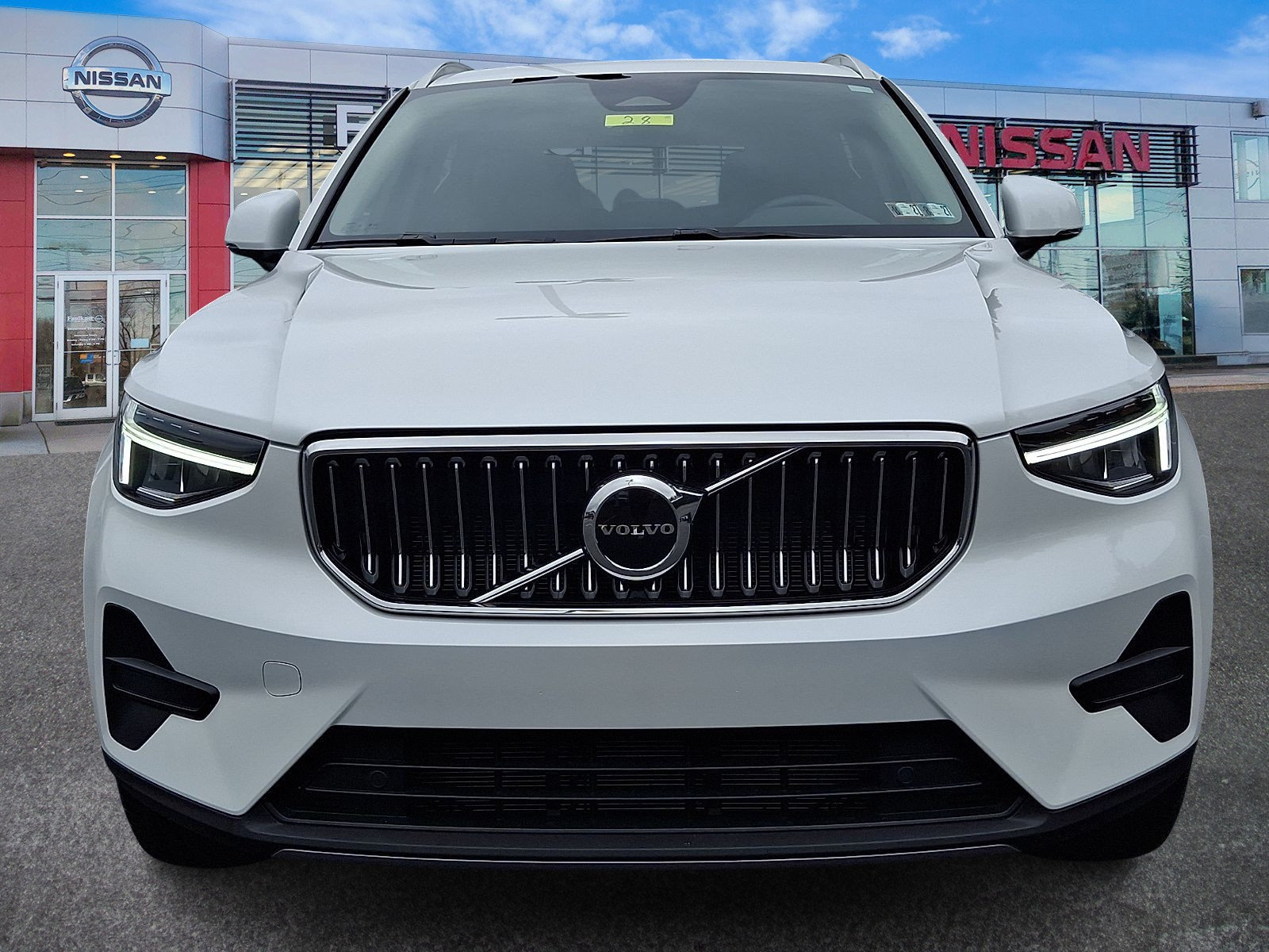 Used 2025 Volvo XC40 B5 Core w/ Protection Package Premier AWD/4WD image 2