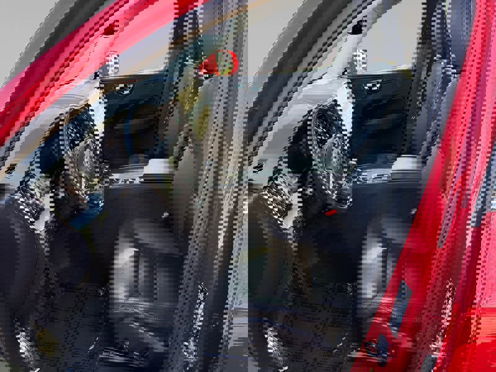 Used 2018 Volvo XC60 T5 Momentum w/ Vision Package image 9