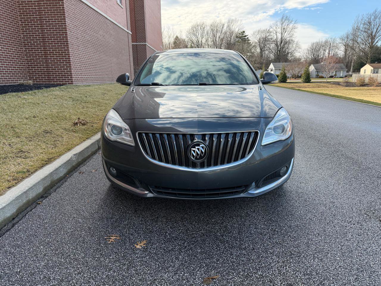 Used 2017 Buick Regal Sport Touring image 2