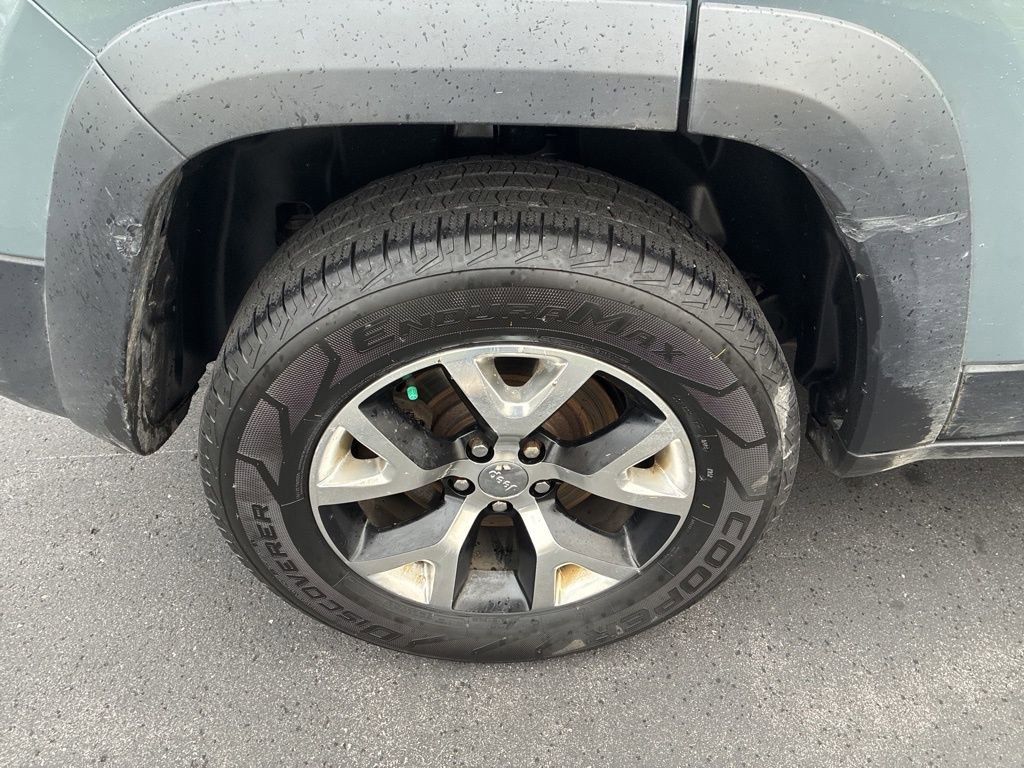 Used 2015 Jeep Cherokee Trailhawk w/ Comfort/Convenience Group image 12