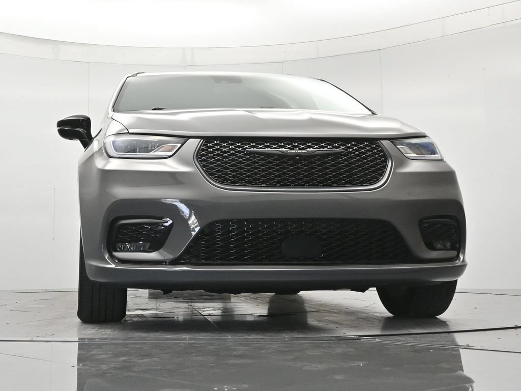 Used 2025 Chrysler Pacifica Limited FWD image 38