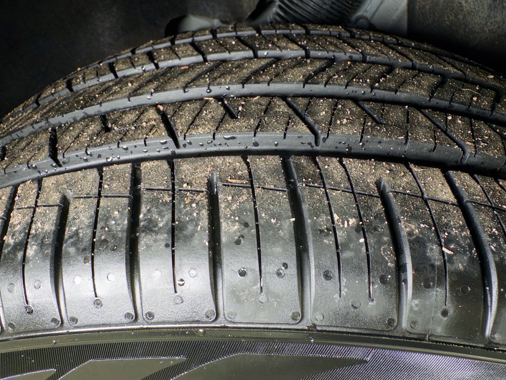 Used 2025 Tesla Model Y Long Range image 32