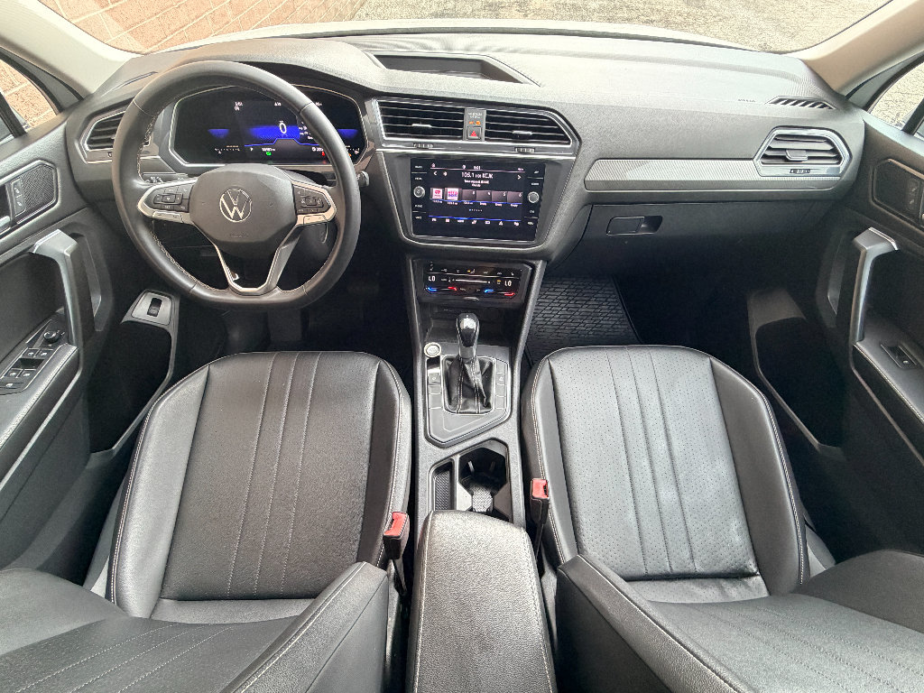 Used 2022 Volkswagen Tiguan SE w/ Panoramic Sunroof Package FWD image 14
