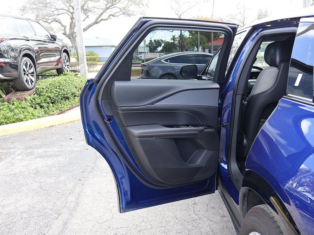 Used 2024 Cadillac Lyriq Tech w/ Driver Assist Package image 26