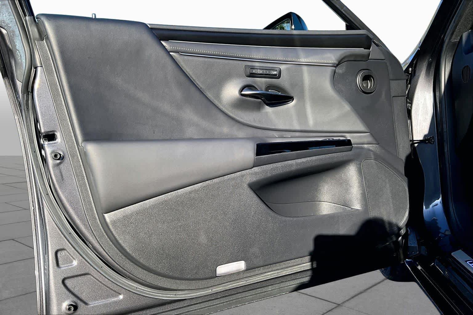 Certified 2023 Lexus ES 300h w/ Accessory Package (Z1) FWD image 20