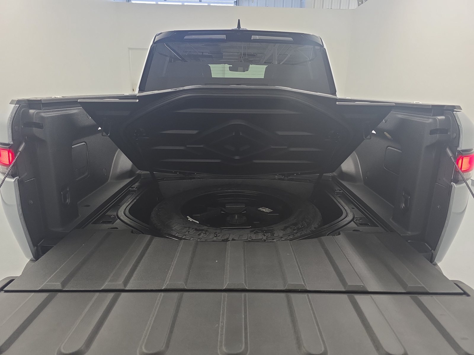 Used 2024 Rivian R1T Adventure Dual AWD/4WD image 15