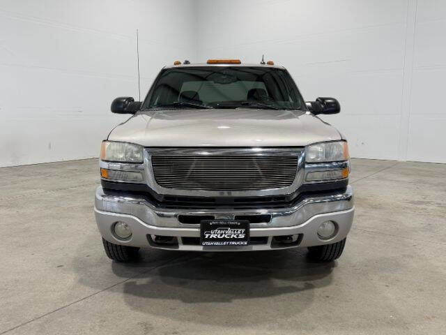 Used 2005 GMC Sierra 3500 SLT w/ Heavy-Duty Power Package image 3