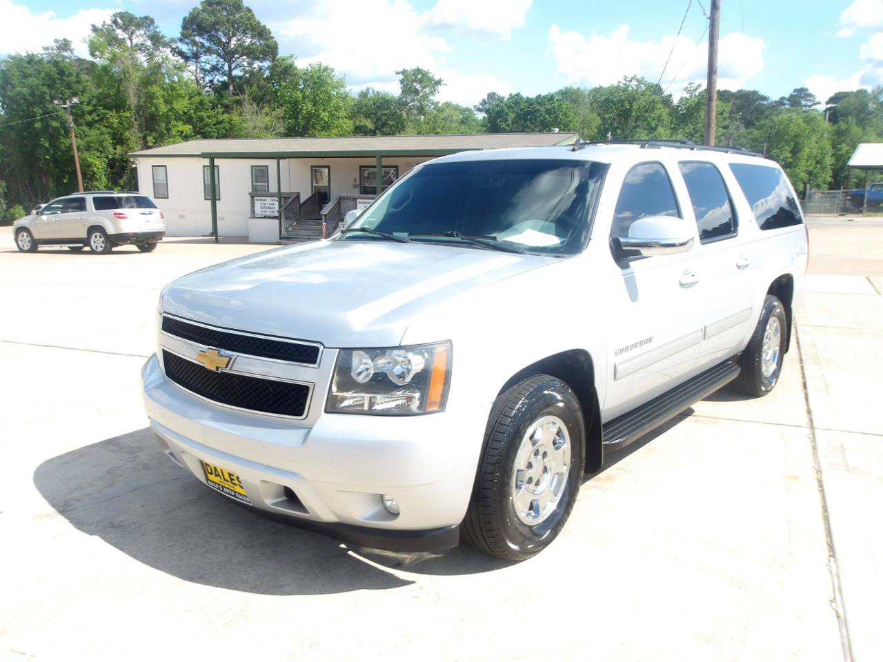 Used 2014 Chevrolet Suburban LT image 2