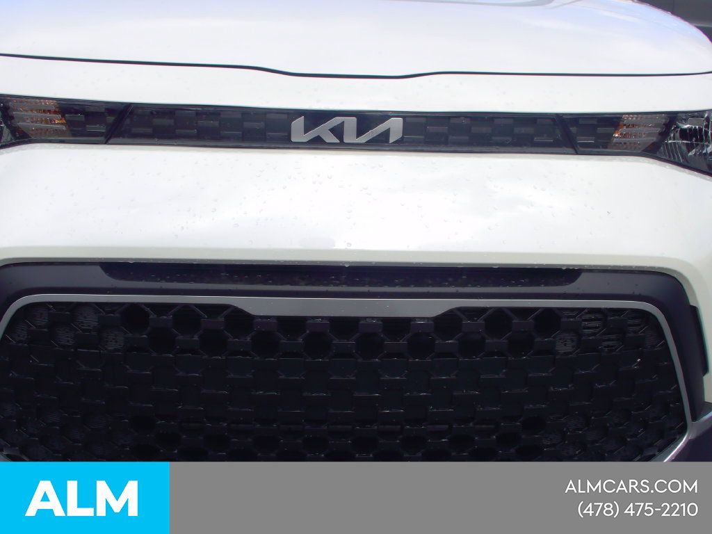 Used 2025 Kia Soul LX w/ LX Technology Package FWD image 11