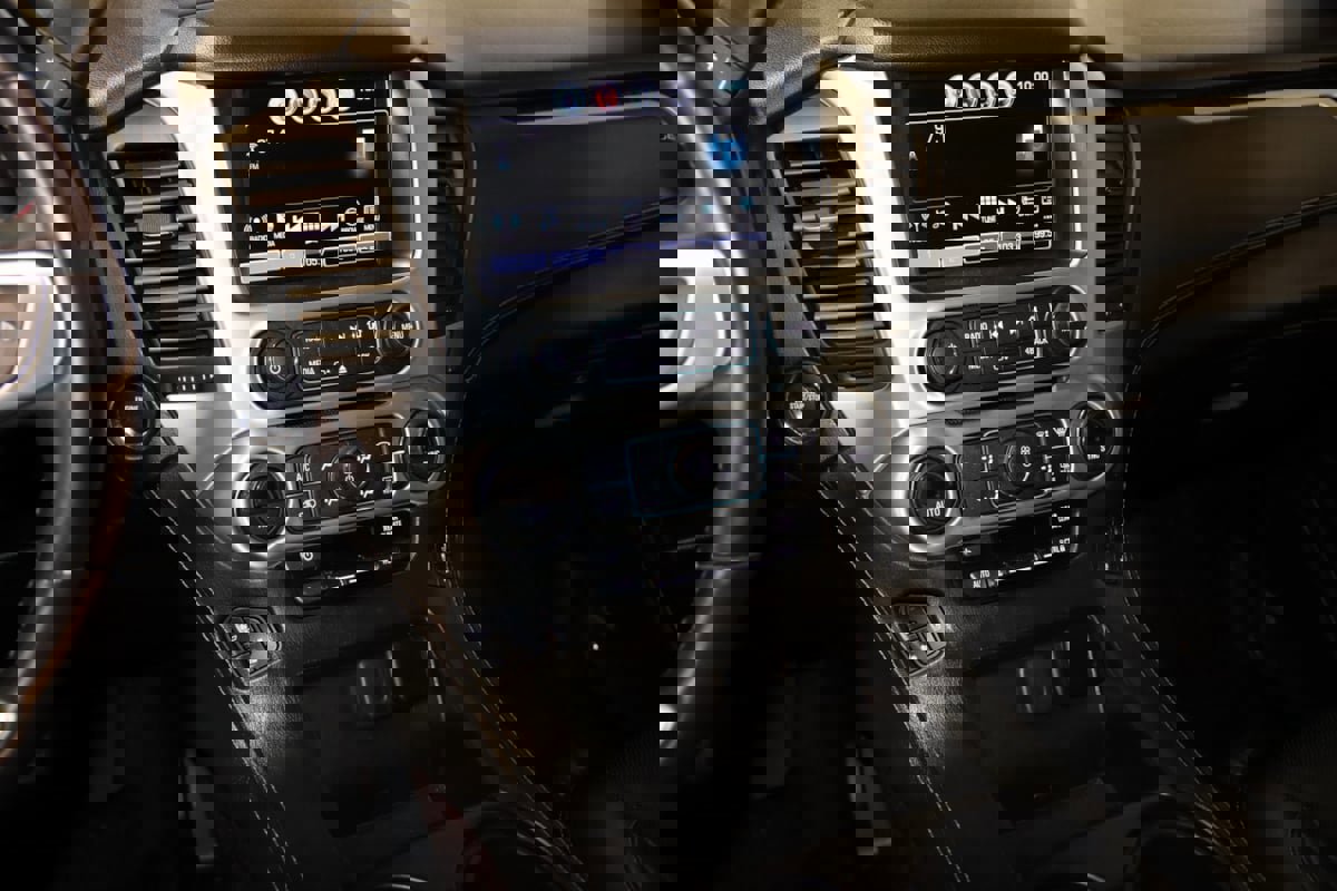 Used 2017 GMC Yukon SLT image 41