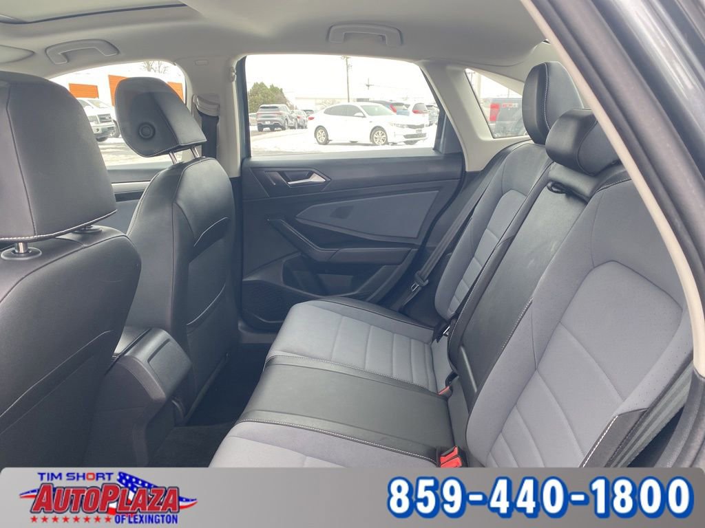 Used 2025 Volkswagen Jetta SE image 43