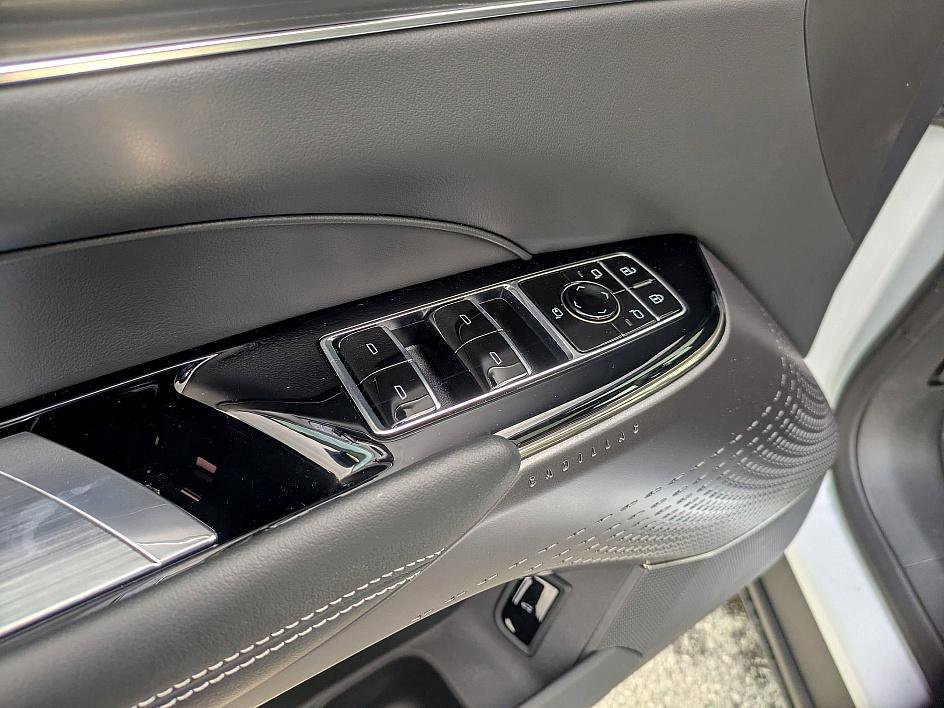 Certified 2025 Cadillac Lyriq Luxury image 15