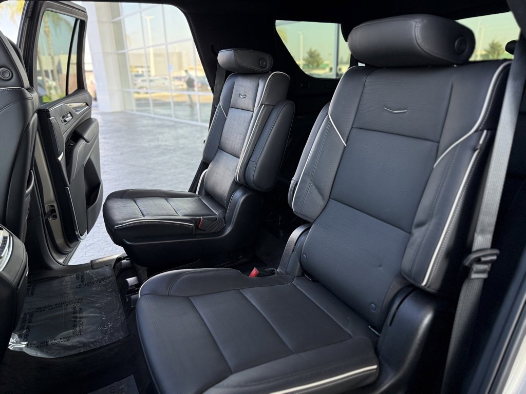 Used 2023 Cadillac Escalade Premium Luxury image 13