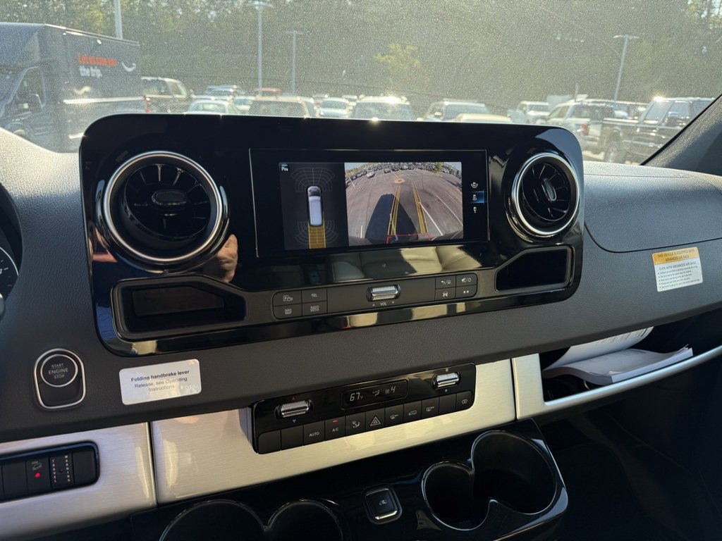 Used 2023 Mercedes-Benz Sprinter 3500 image 17