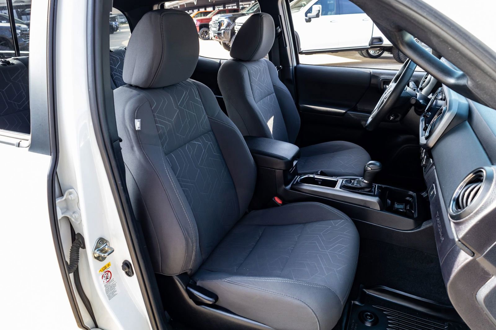 Used 2018 Toyota Tacoma TRD Off-Road w/ Technology Package image 29