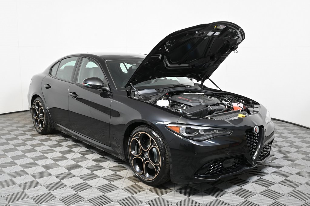 New 2025 Alfa Romeo Giulia w/ Driving Assist Package image 30