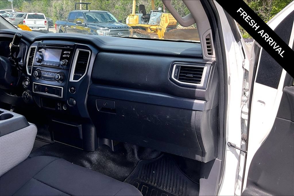 Used 2017 Nissan Titan S AWD/4WD image 23