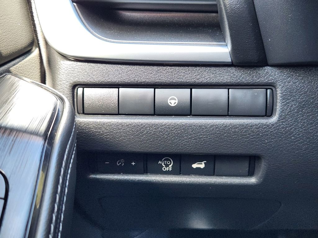 Used 2023 Nissan Rogue SV w/ SV Premium B Package image 18