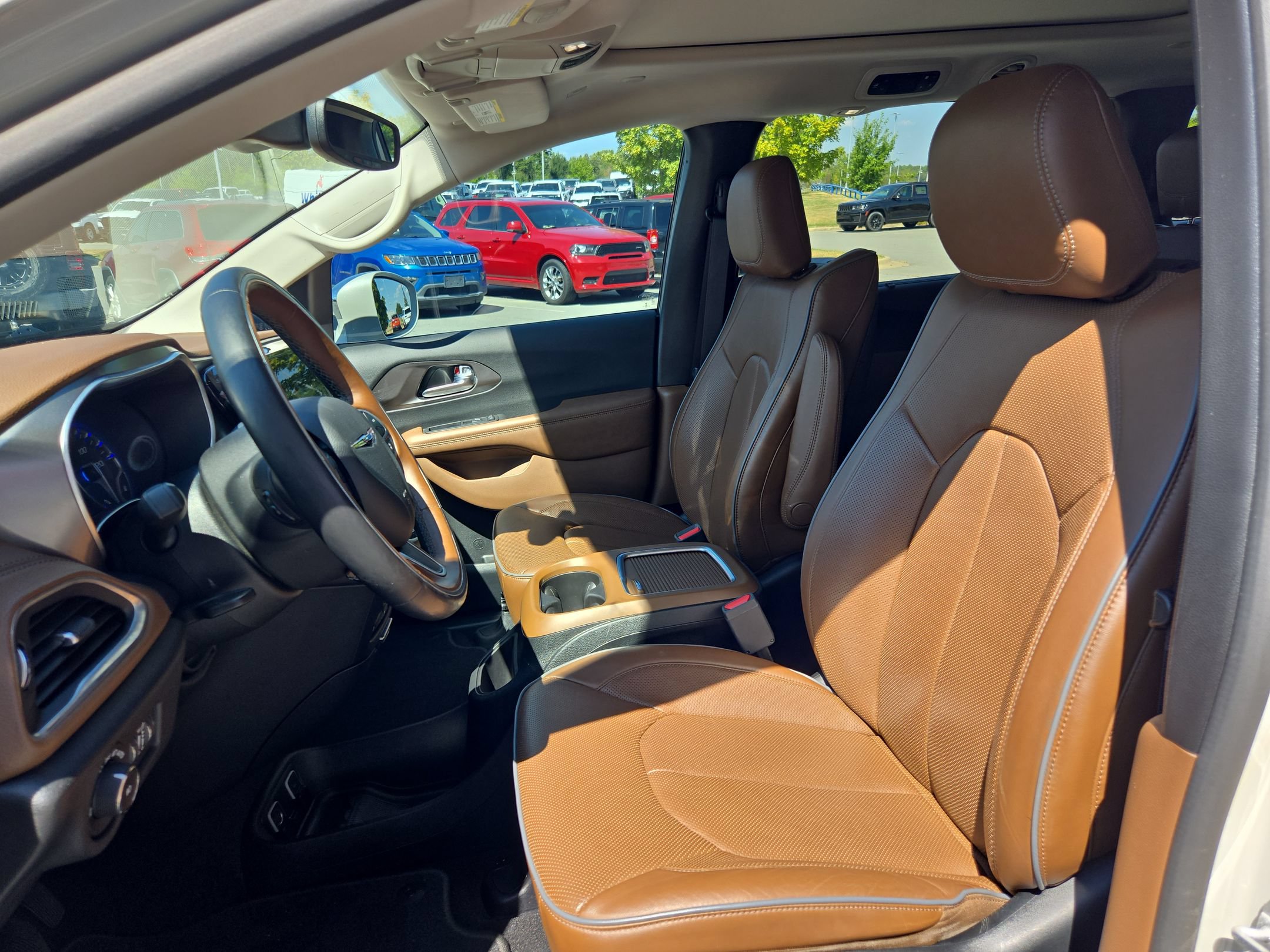 Used 2019 Chrysler Pacifica Limited w/ Advanced Safetytec Group FWD image 24