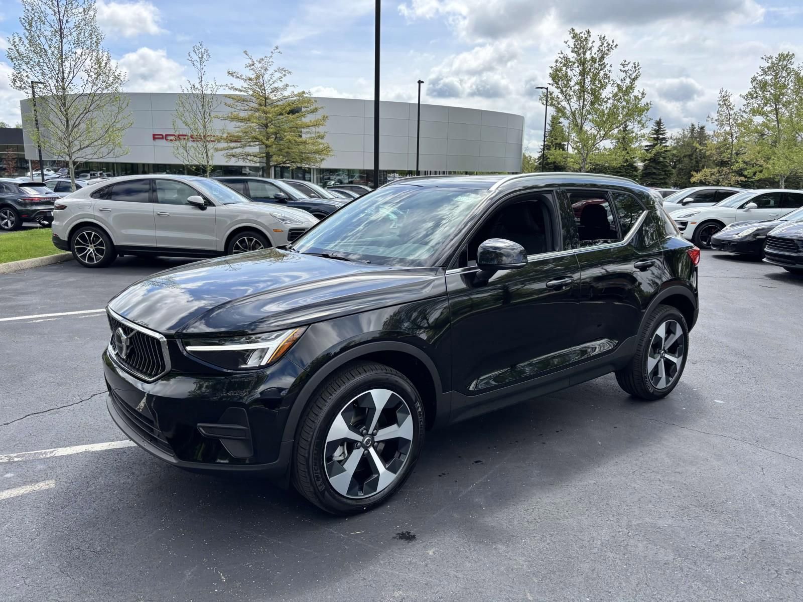 New 2025 Volvo XC40 B5 Core w/ Protection Package Premier AWD/4WD image 3