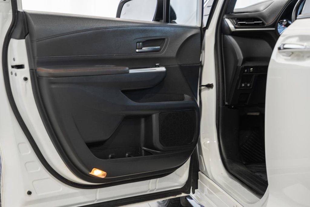 Used 2021 Toyota Sienna XSE image 37