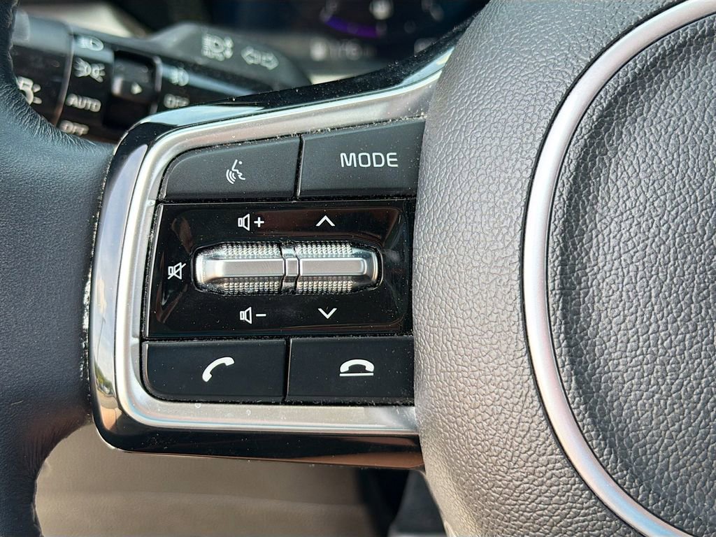 Used 2023 Kia Sorento SX image 16