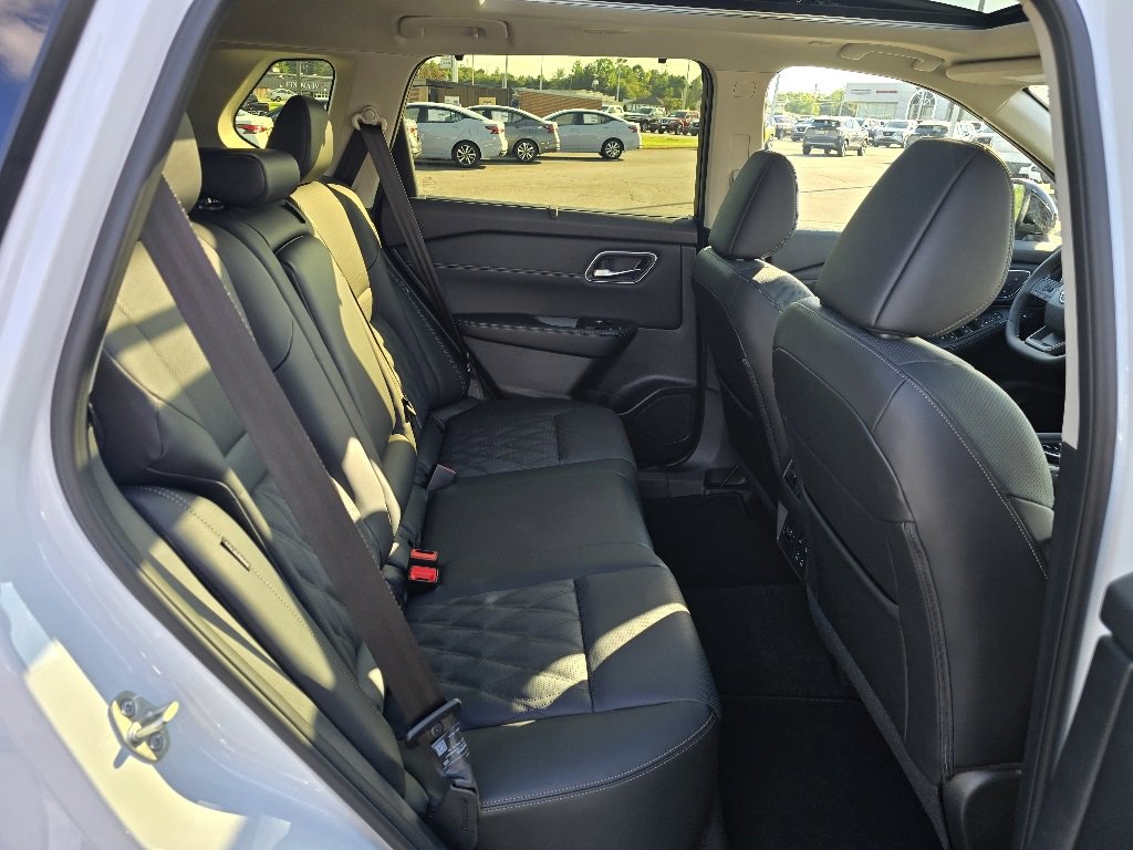 New 2026 Nissan Rogue Platinum image 13