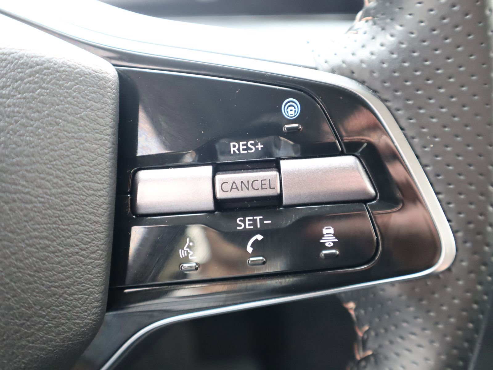 Used 2024 Nissan Ariya AWD image 39