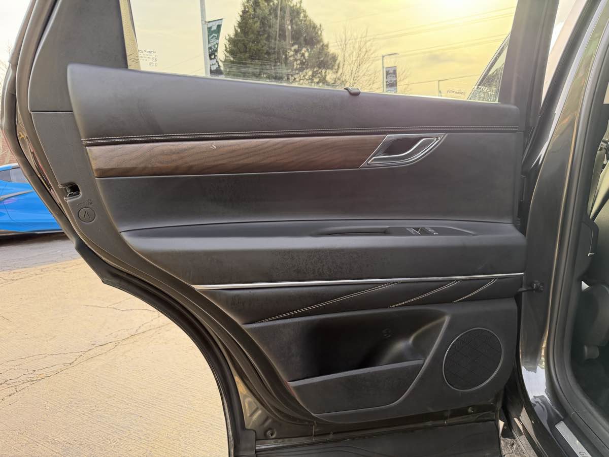 Used 2024 Genesis GV80 2.5T image 26