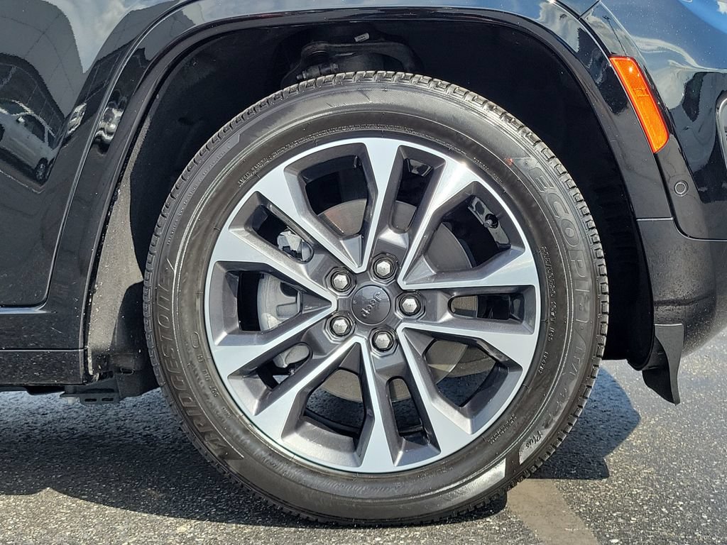 Used 2023 Jeep Grand Cherokee Overland w/ Advanced Protech Group III AWD/4WD image 9