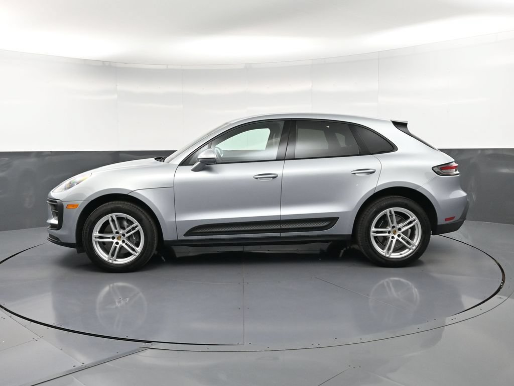 Certified 2025 Porsche Macan AWD/4WD image 2