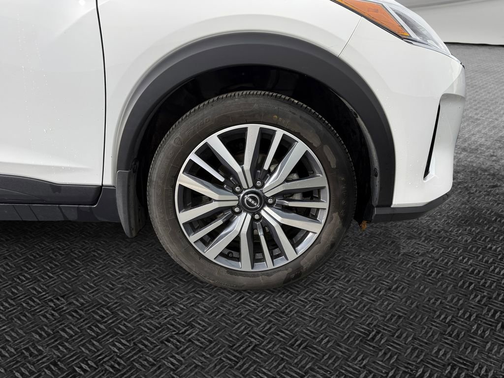 Used 2023 Nissan Kicks SV image 11