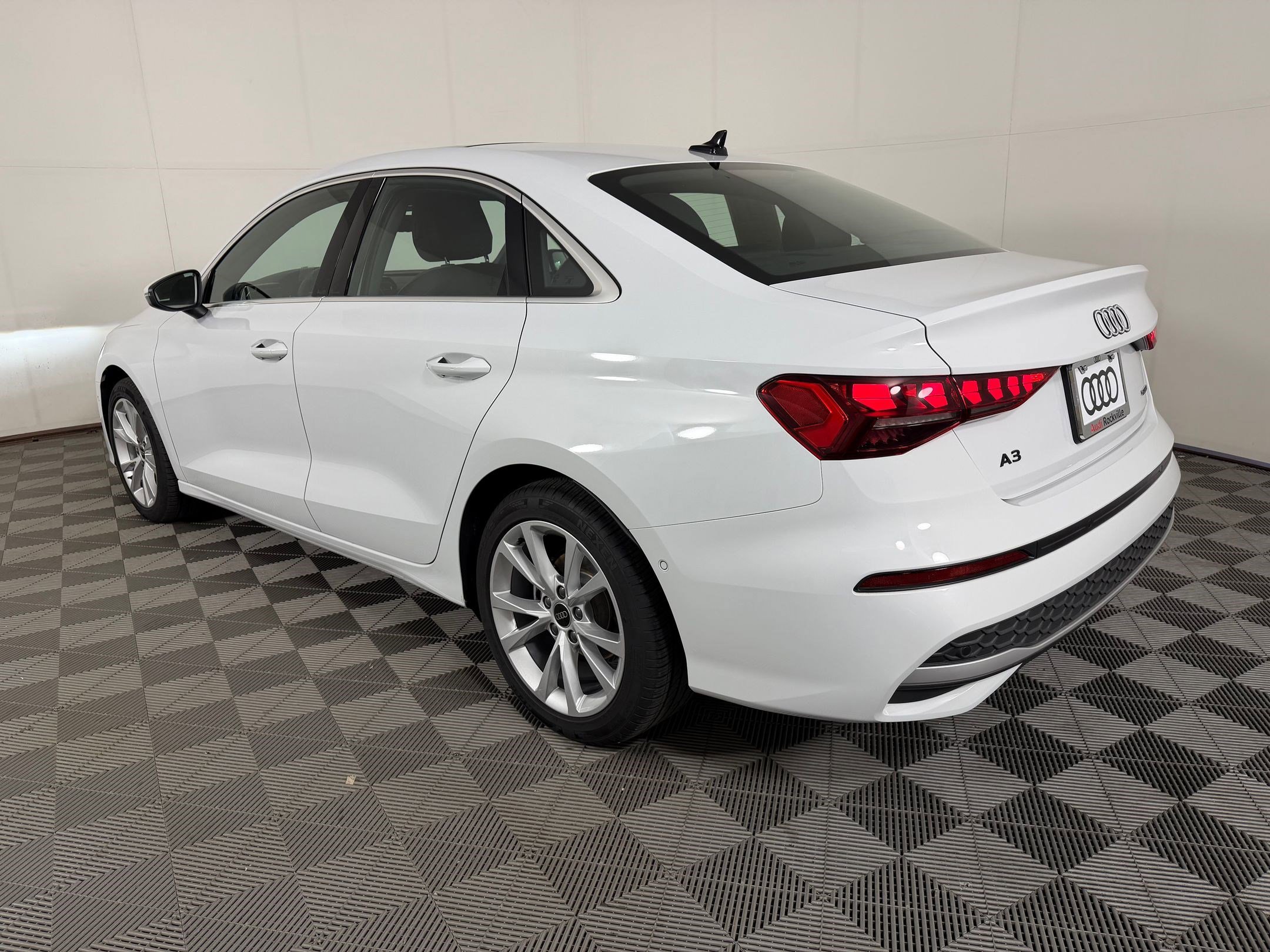 Used 2025 Audi A3 2.0T Premium w/ Convenience Package AWD/4WD image 3