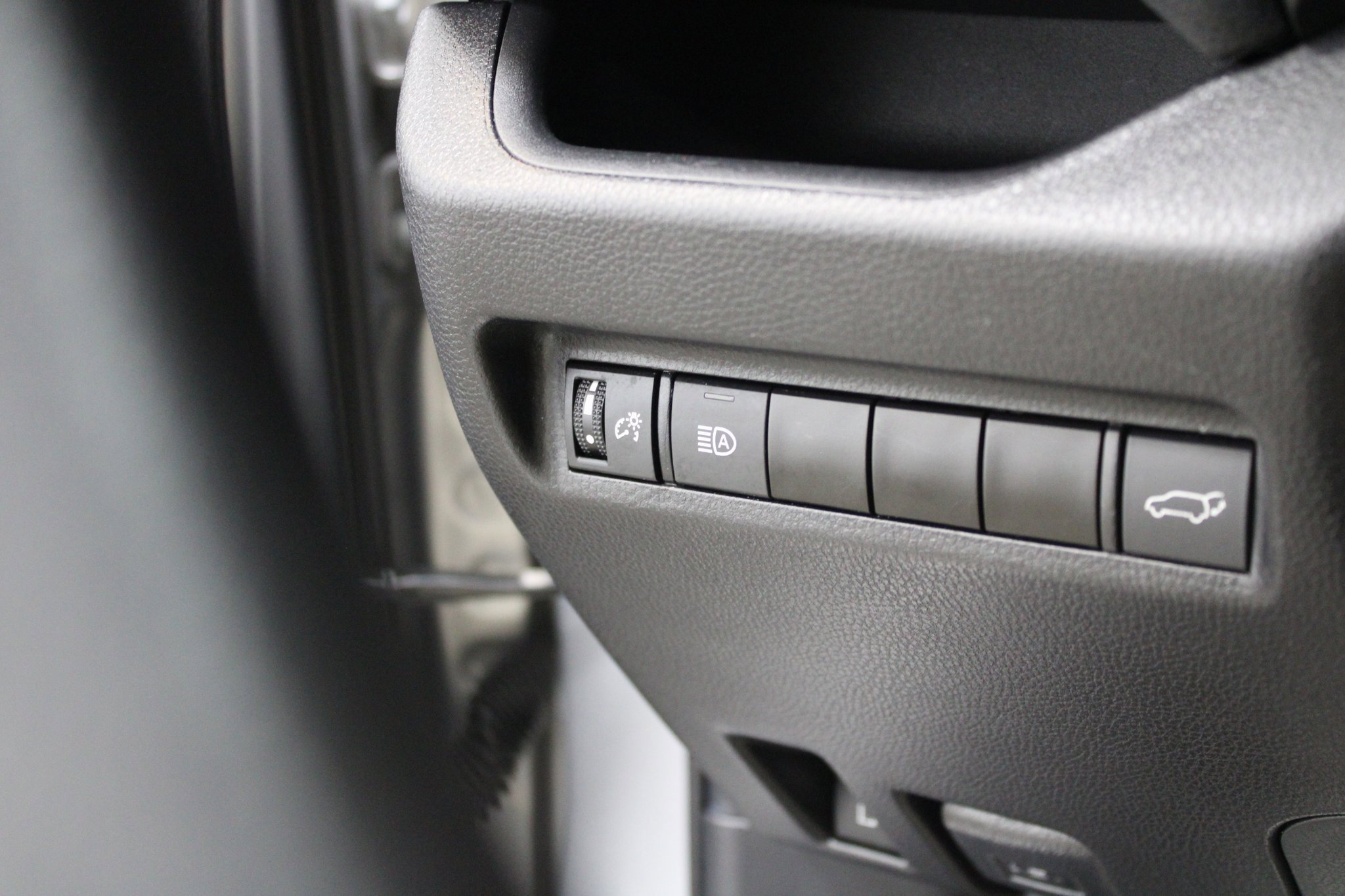 Used 2021 Toyota RAV4 XLE image 33