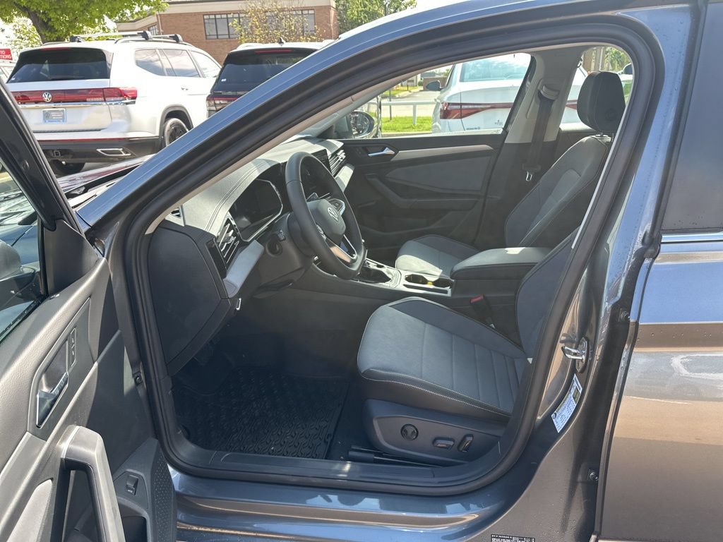 New 2026 Volkswagen Jetta SE FWD image 11